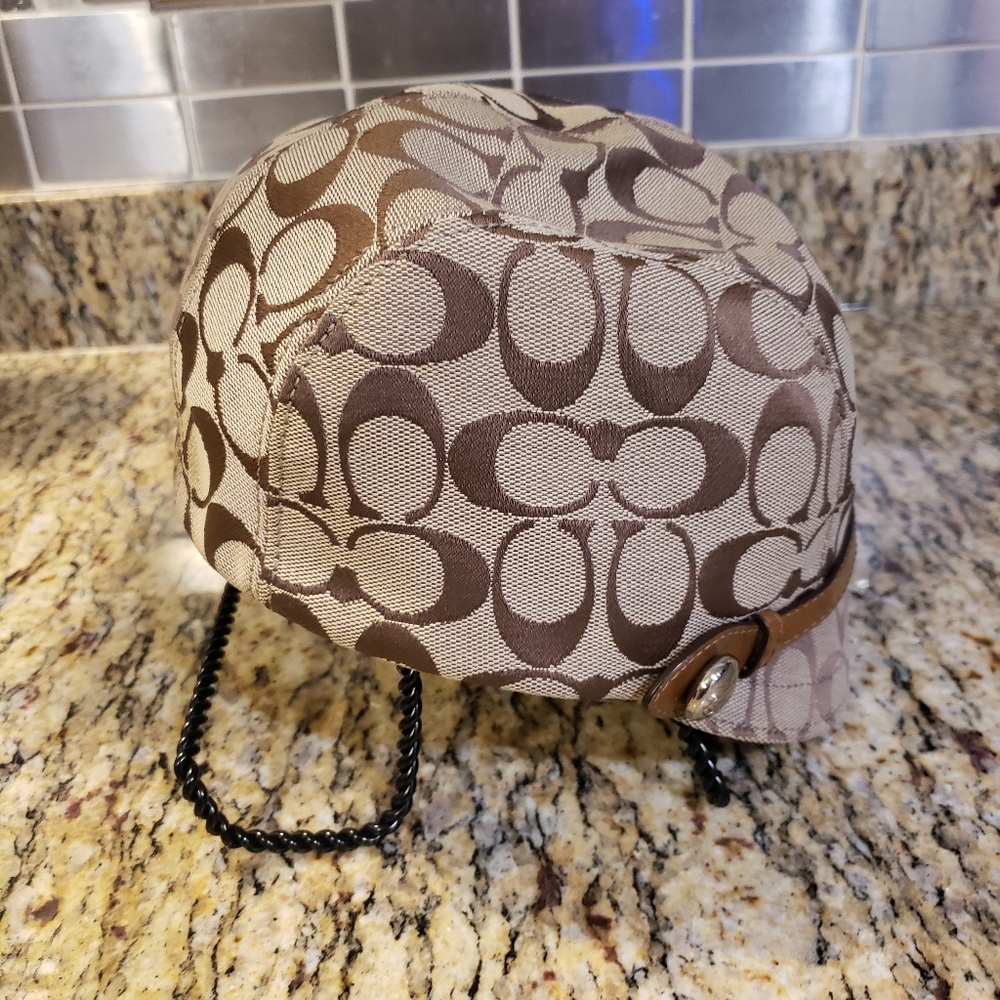 Coach - Picture 2 of 4